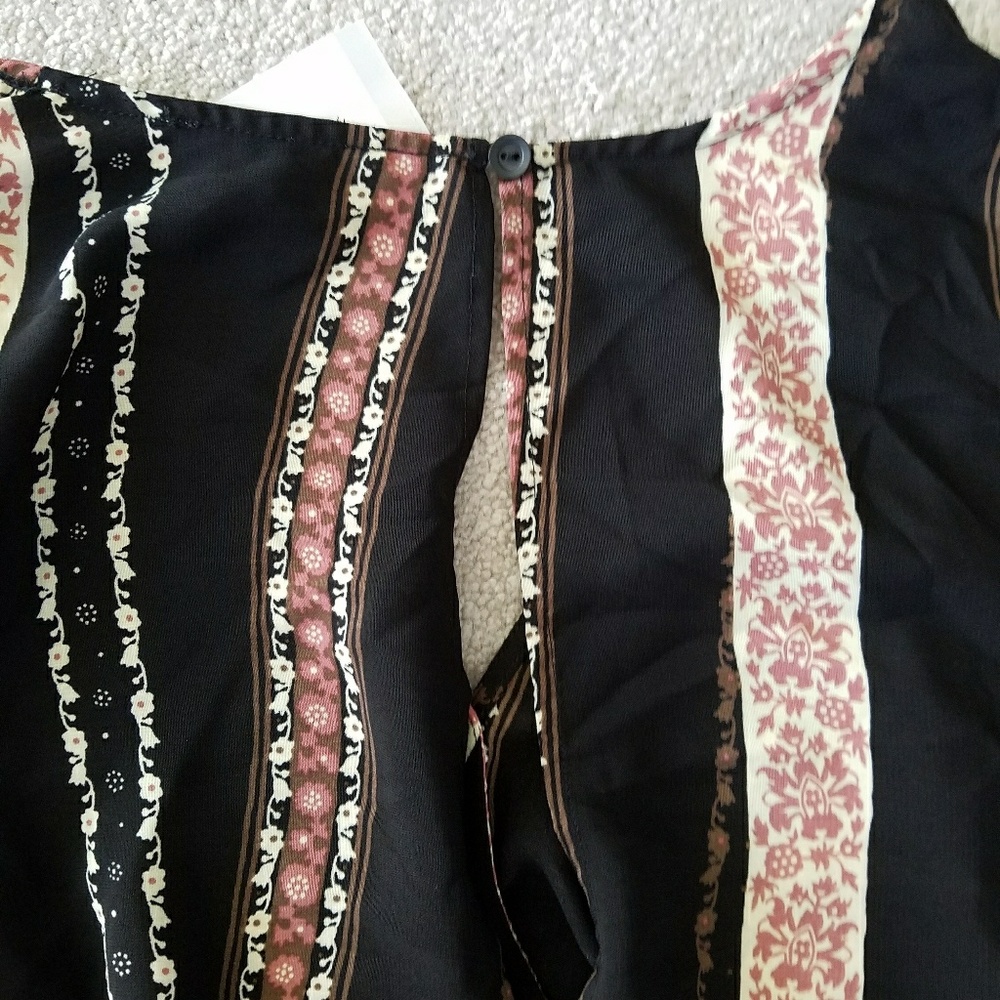 ✌SOLD✌Open back romper - Picture 4 of 4
